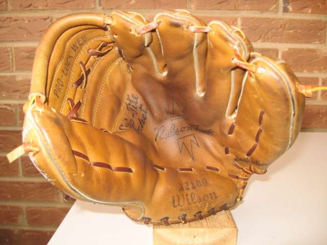 Nelson Fox Wilson A2100 Front